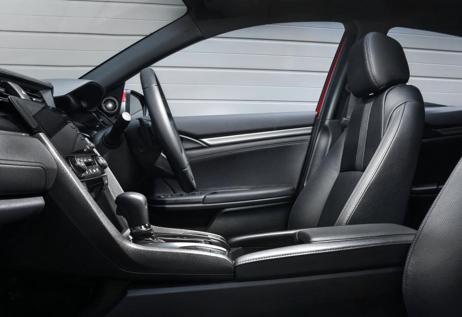 Интерьер Honda Civic VTi-LX Hatchback (FK) 2020 года  (AU) (фото 32 из 36)